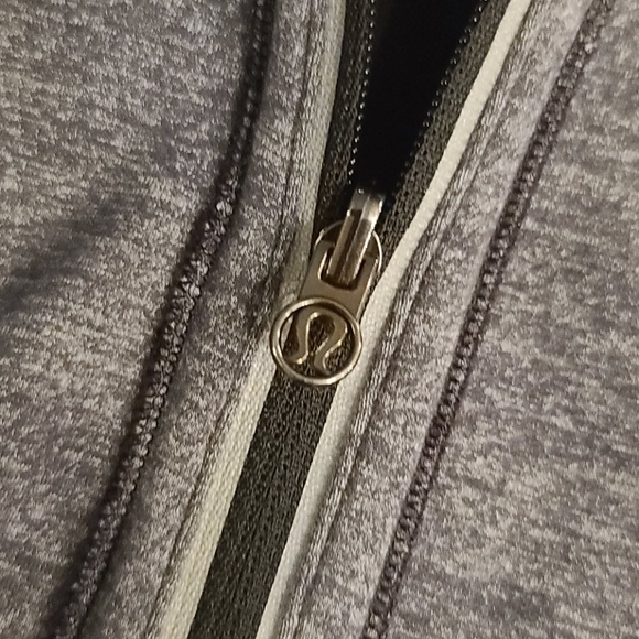 Lululemon reversible 1/2 zip - Picture 2 of 5